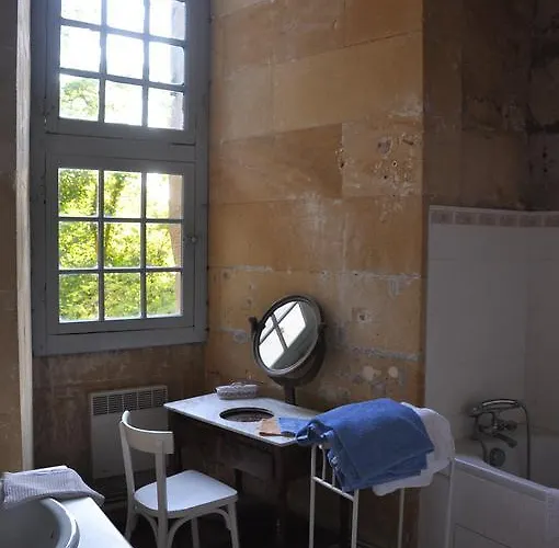 Bed and breakfast Chateau De Lanquais